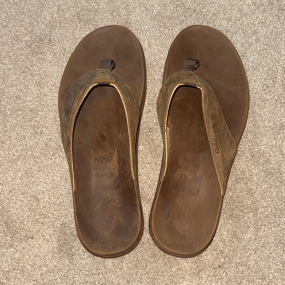 OluKai leather flip flops NWOT